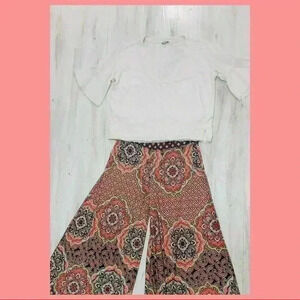 Splendid v-neck w/fringe hemline & bell sleeve 